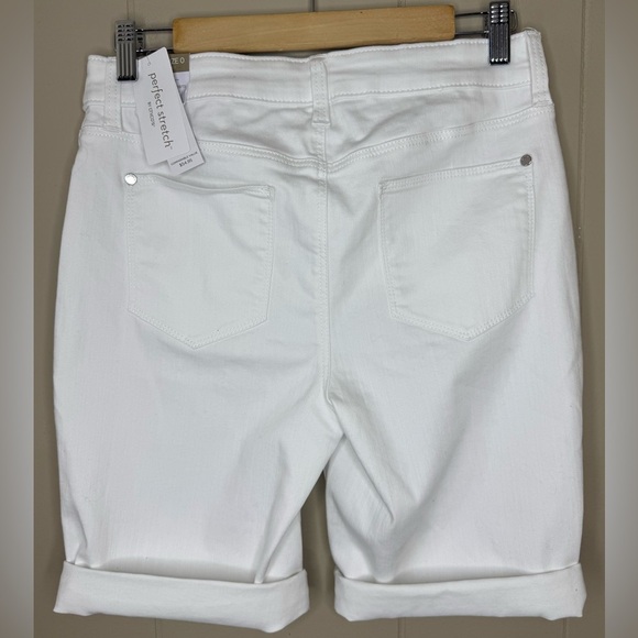 NWT Chico's 10” Perfect Stretch Girlfriend Jean Shorts Size 4 - Picture 2 of 8